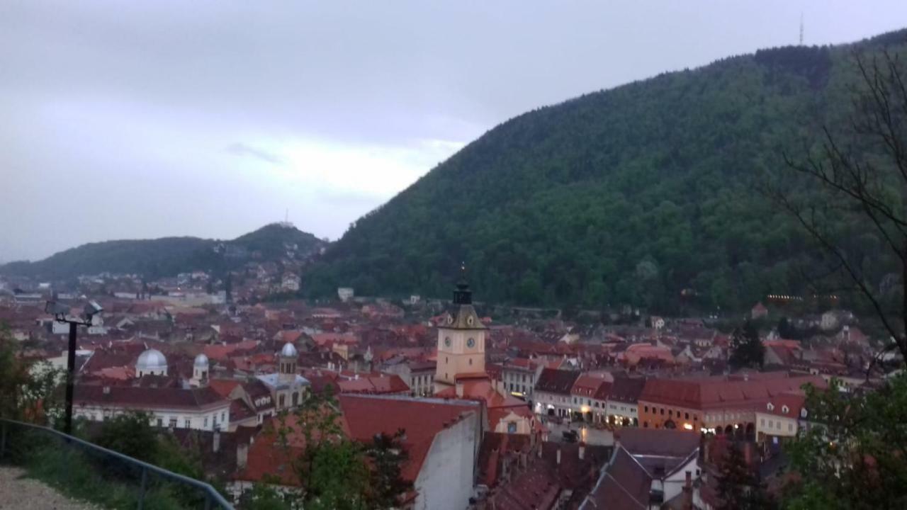 Alexandra 'S Studio Apartment Brasov Bagian luar foto